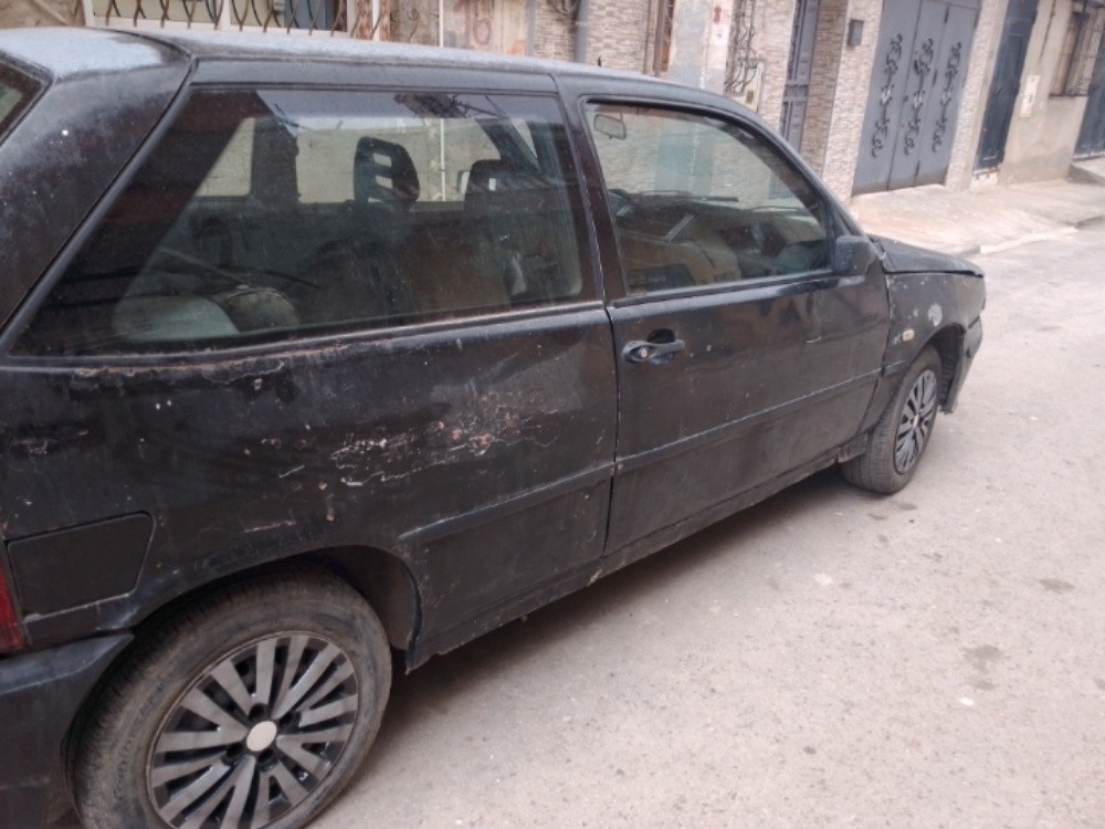 Voiture Fiat ancien en vent  - 2