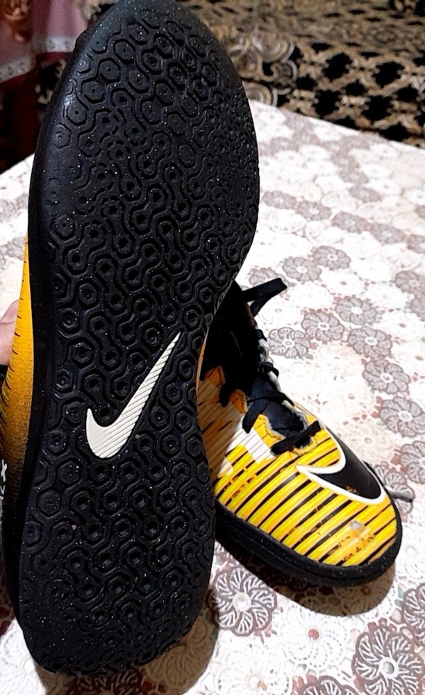 Soulier football futsal - 2