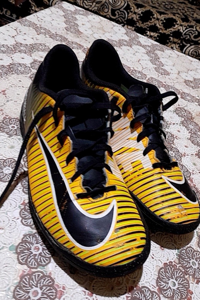 Soulier football futsal - 1