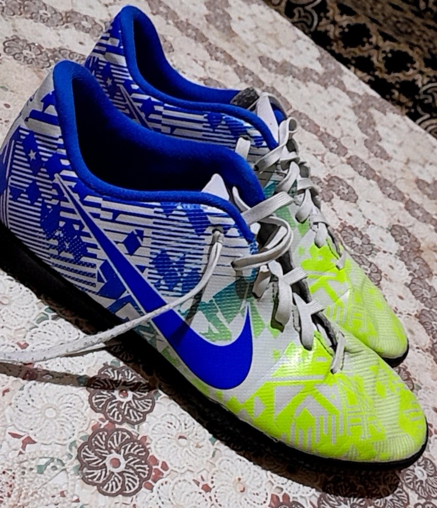 Soulier football futsal - 1