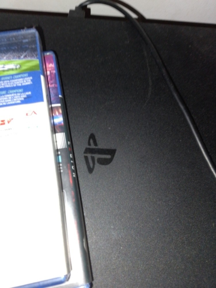 ps4 toute neuf 10/10 avec manette - 1