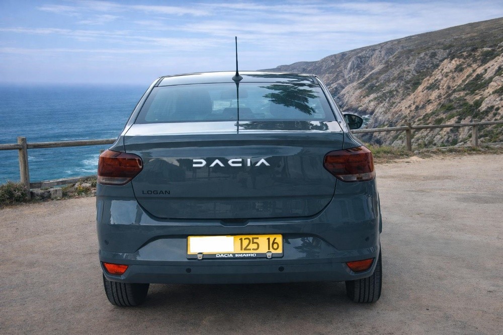 Dacia logan en vent - 2