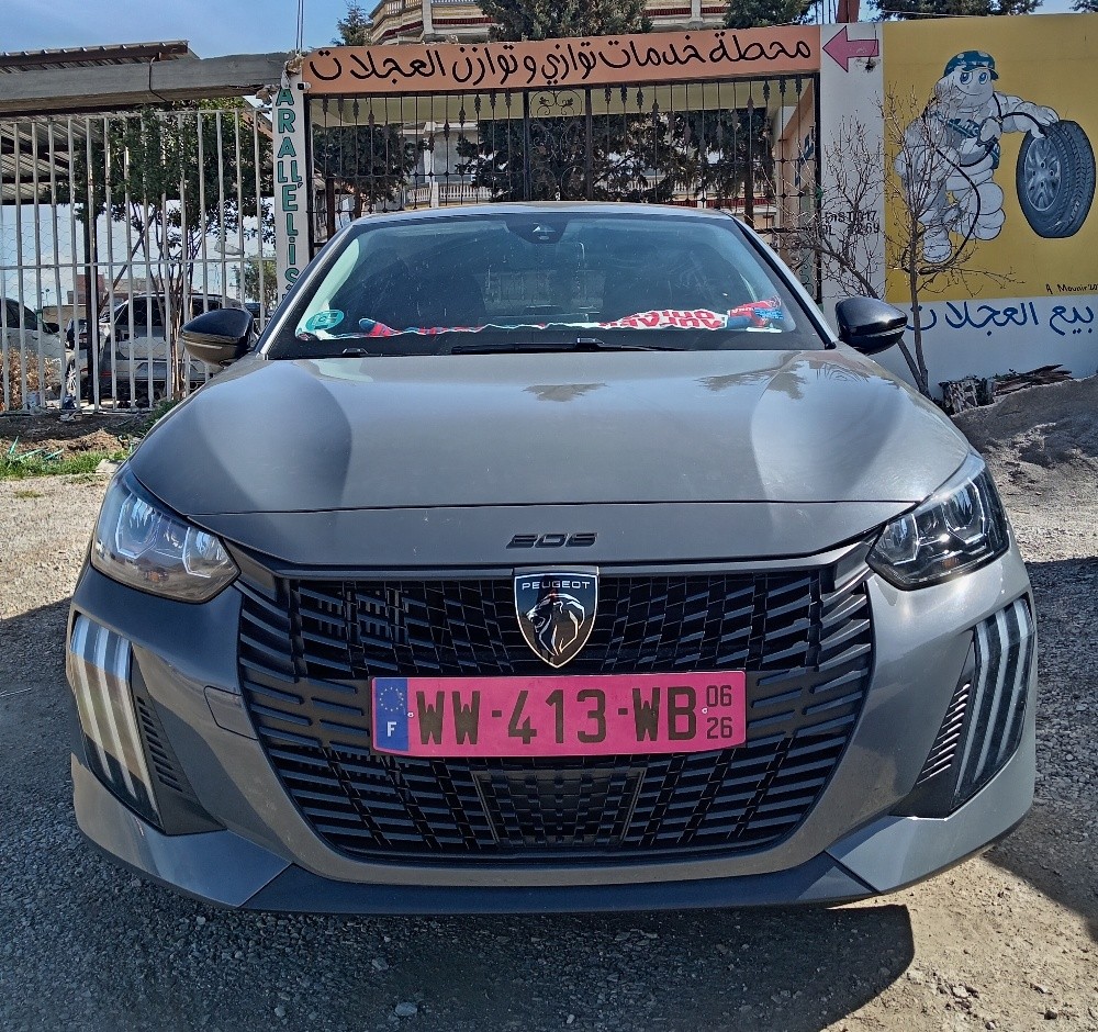 peugeot 208 - 2