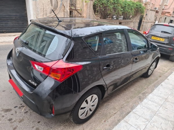 A vendre Toyota Auris - 1