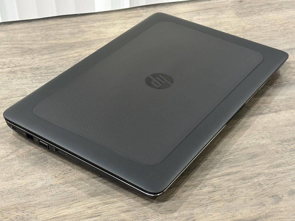 pc portable en vent  - 1