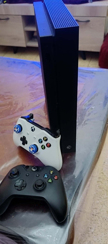 Xbox one x - 1