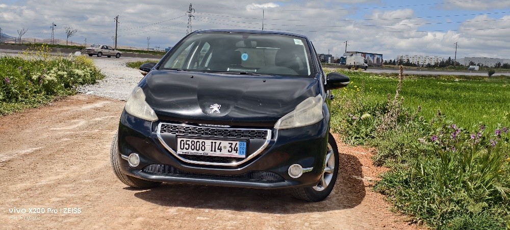 Peugeot 208 2014 active 1.2 - 1