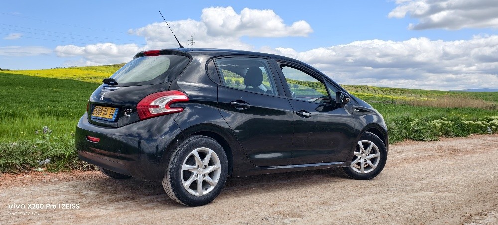Peugeot 208 2014 active 1.2 - 2