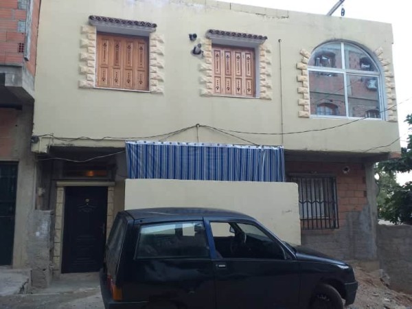 Vends maison comprenant un sous-sol, un rez-de-chaussée et un étage - 1