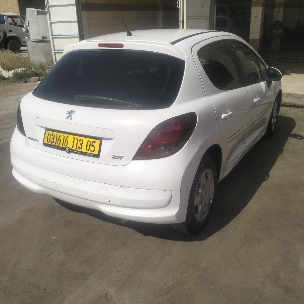 Peugeot 207 en vent  - 2