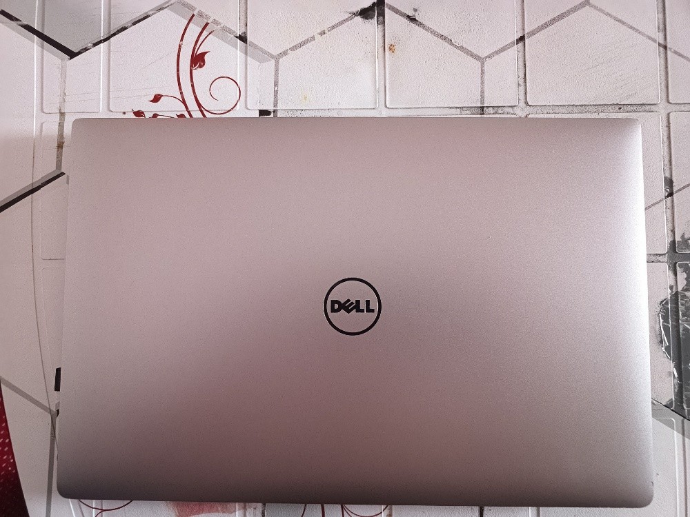 DELL XPS 15 9560 - 3