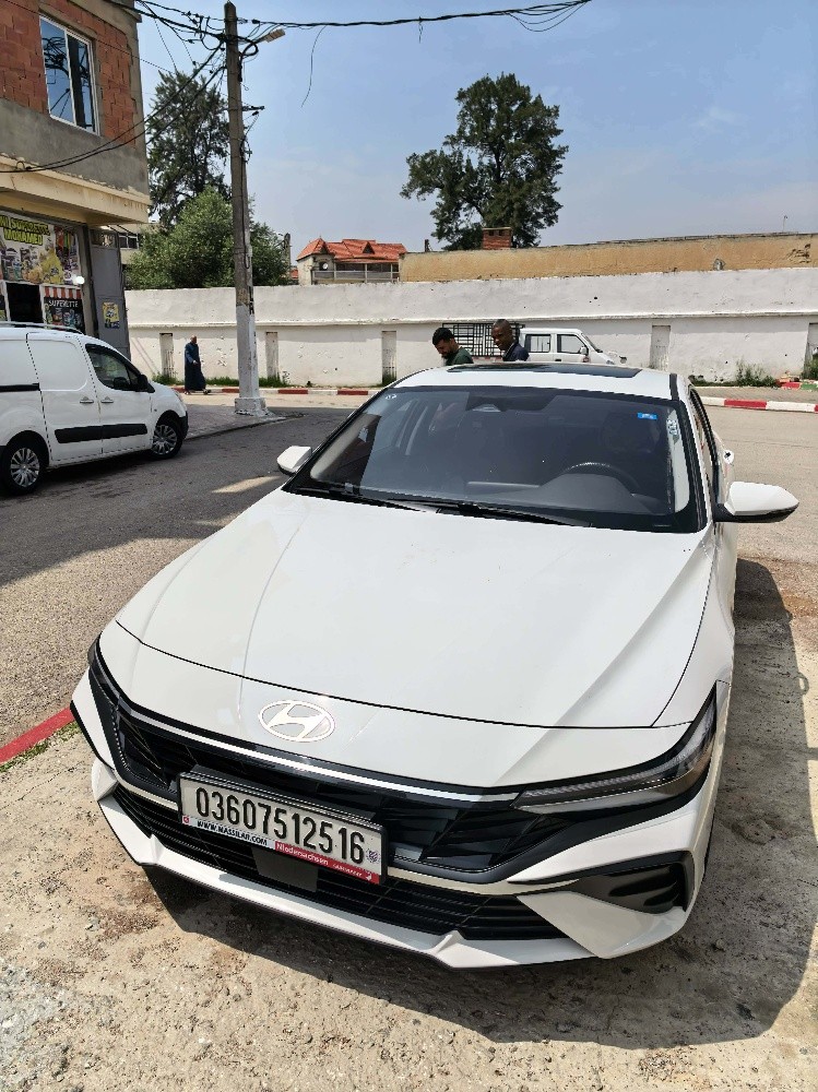 Hyundai Elantra - 1