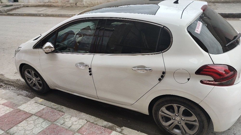 208 allure Peugeot  - 3