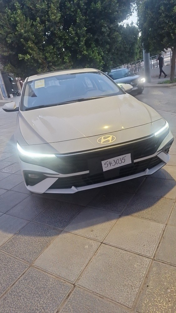 hyundai Elantra - 1
