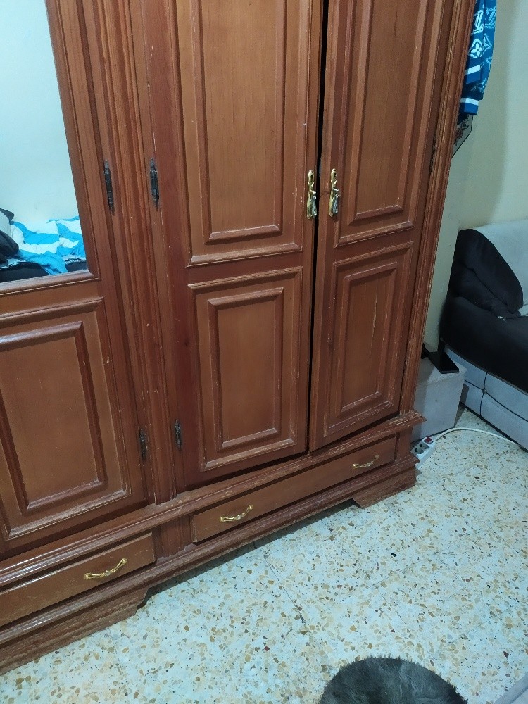 armoire en boi rouge  - 1