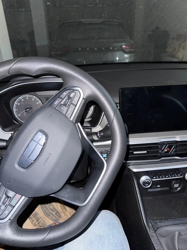 geely coolray - 4