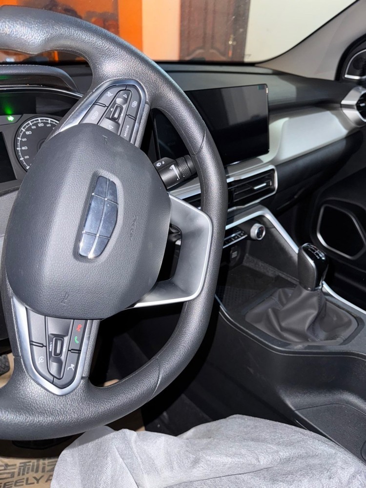 geely coolray - 3