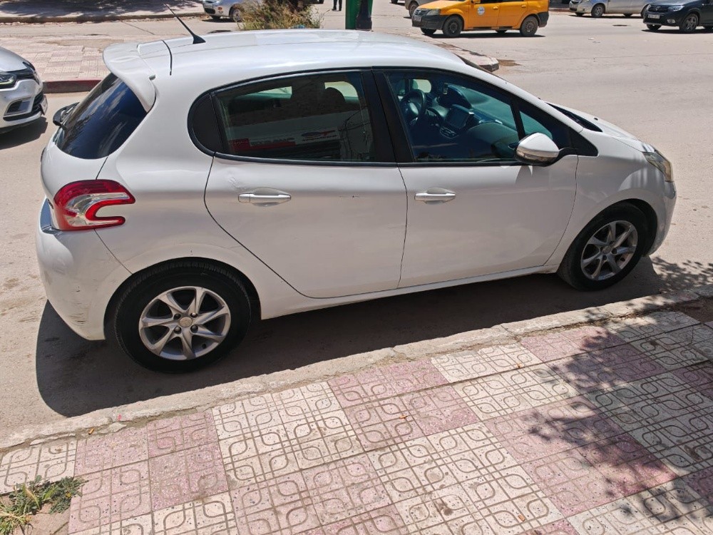 سيارة بيجو 208  - 4