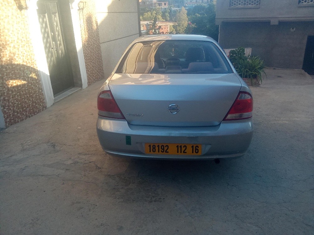 Nissan sunny - 3