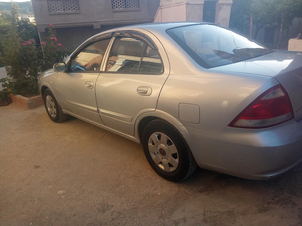 Nissan sunny - 2