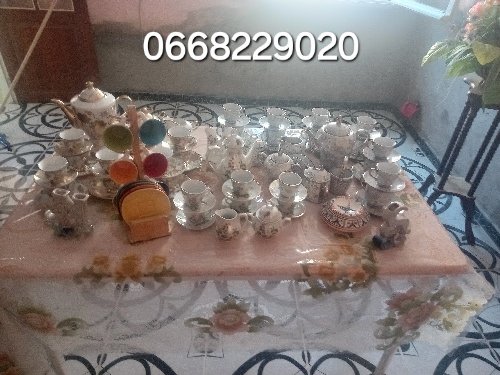 مجموعة متنوعة من الأواني المنزلية - 1
