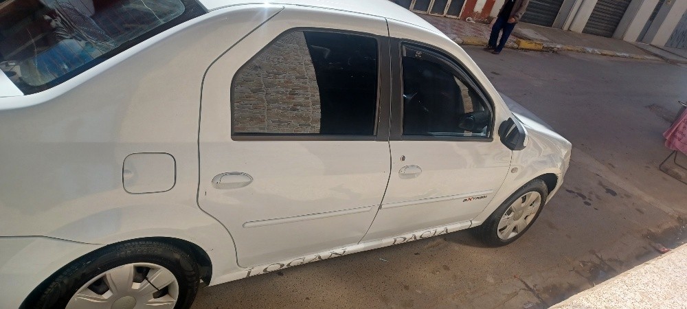 Dacia logan en vent  - 2