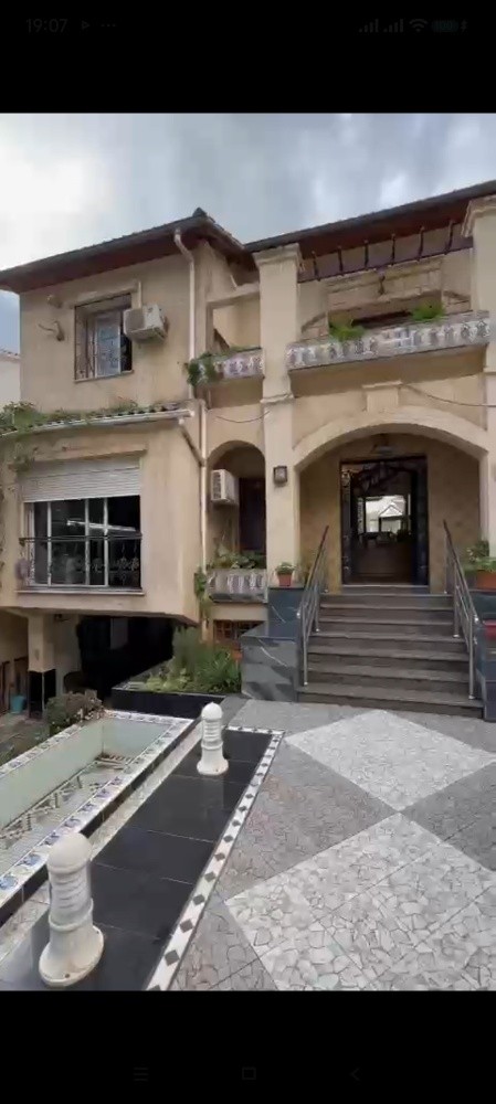 فيلا فاخرة للبيع في حيدرة - 1