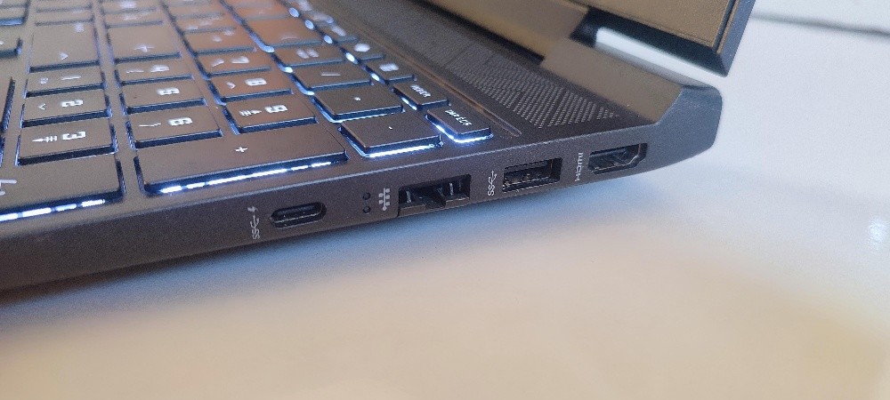 HP victus gaming laptop - 3
