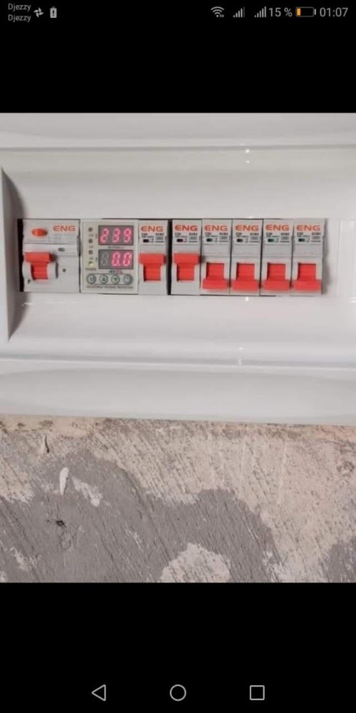 ÉLECTRICIEN BÂTIMENT É INDUSTRIEL - 12