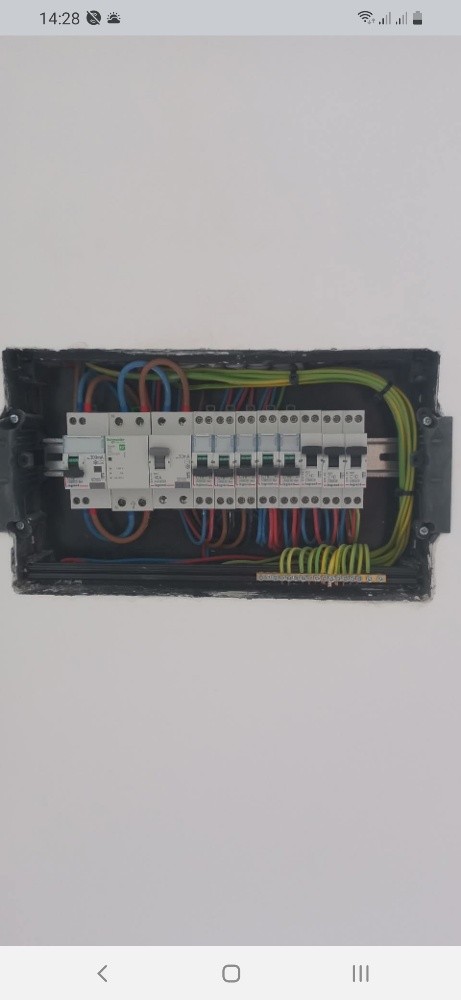 ÉLECTRICIEN BÂTIMENT É INDUSTRIEL - 3