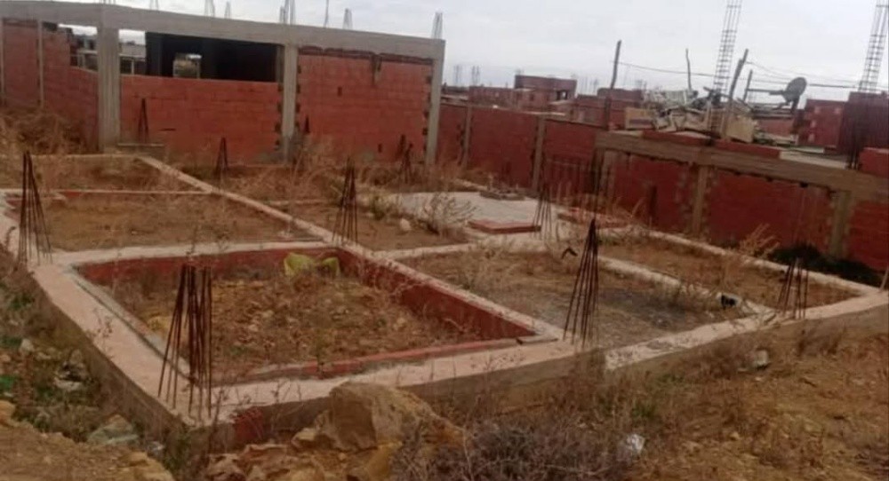 Terrain à vendre, bâti sur fondations, à un prix attractif. - 2