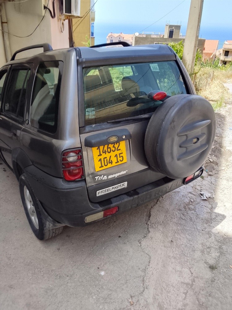 Land Rover  - 4