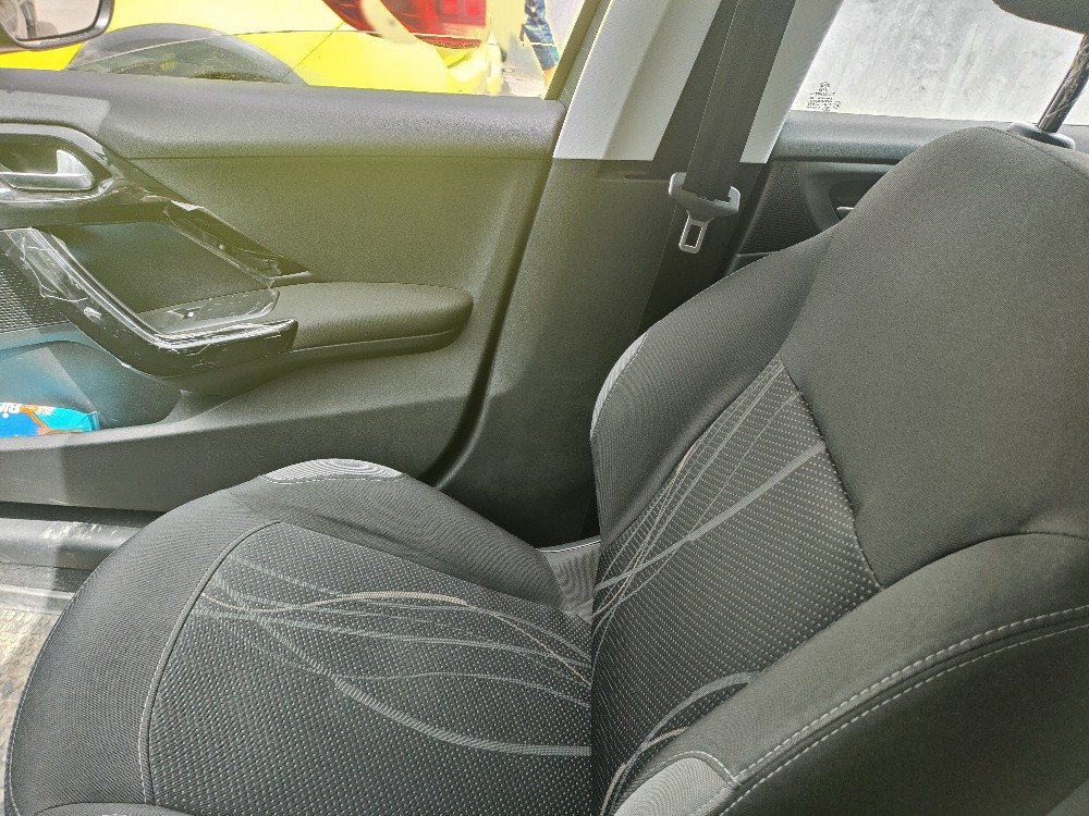 Peugeot 208 - 12