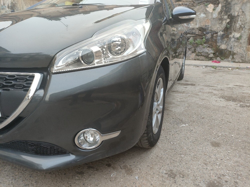 Peugeot 208 - 4