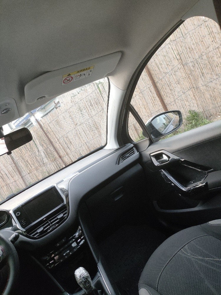 Peugeot 208 - 11