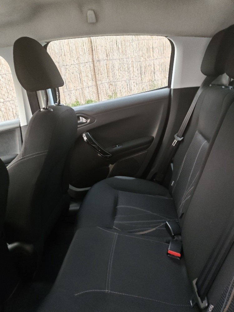 Peugeot 208 - 9