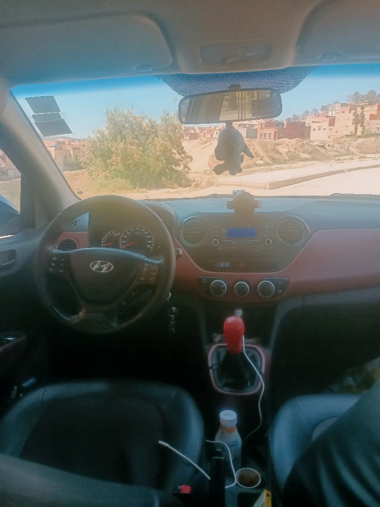 هيونداي اي 10 - 8