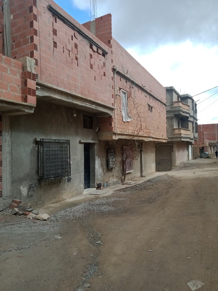 دار 50م للبيع في باتنة المدينة - 3