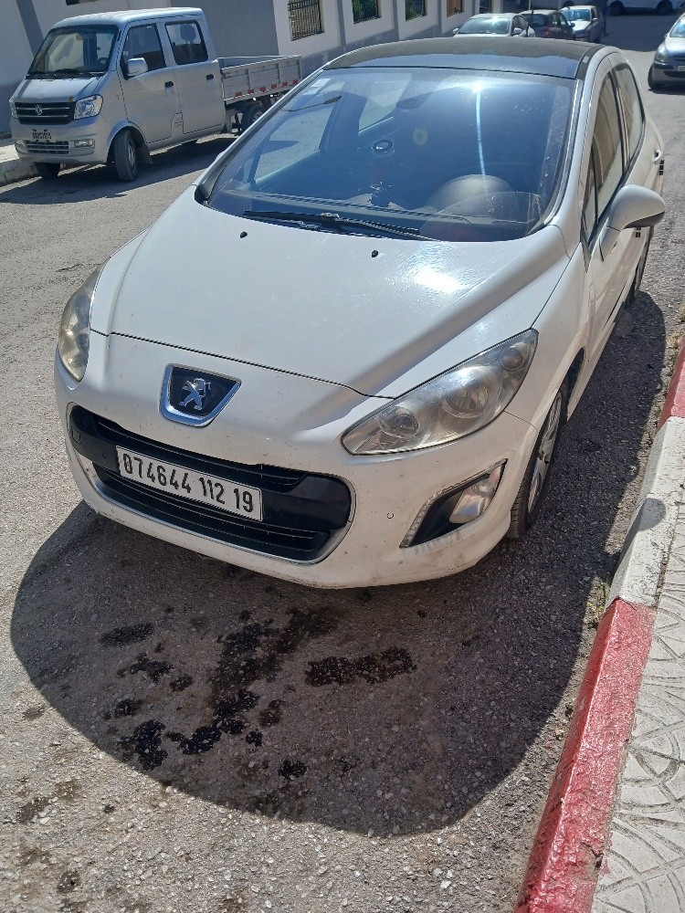 سيارة 308 سنة 2012  - 2