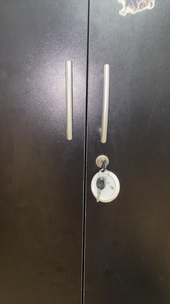 garde robe 3 portes 2 tiroirs avec clés - 2