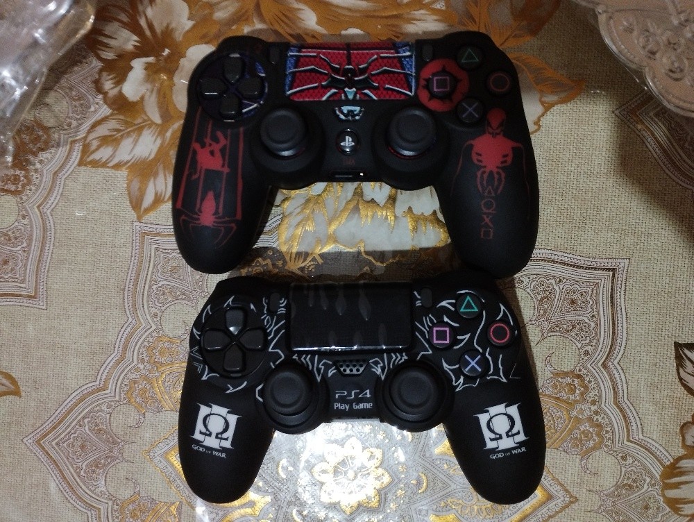 PlayStation 4 slim - 3