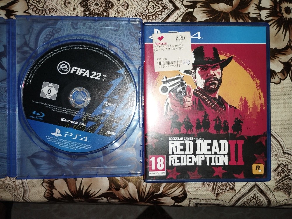 PlayStation 4 slim - 5
