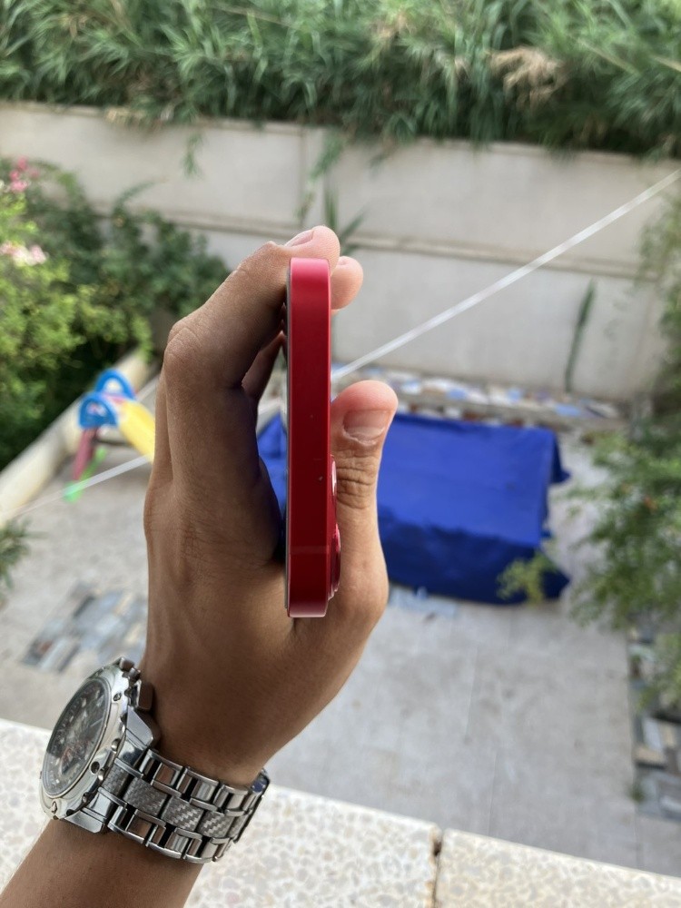 iPhone  - 4