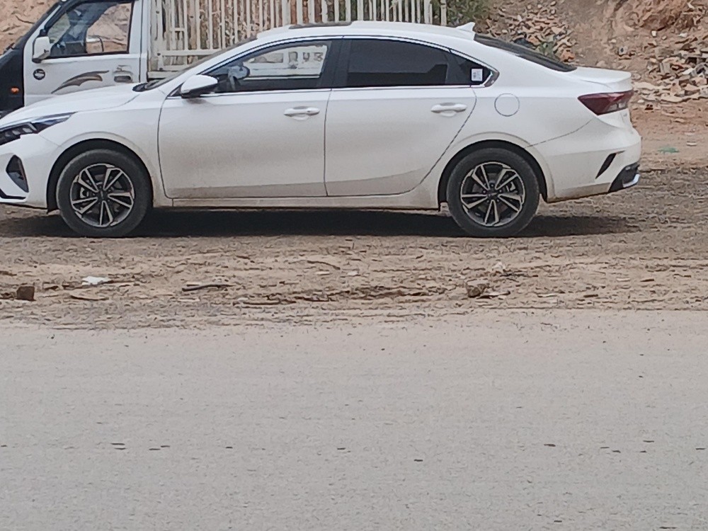 kia k3 - 4