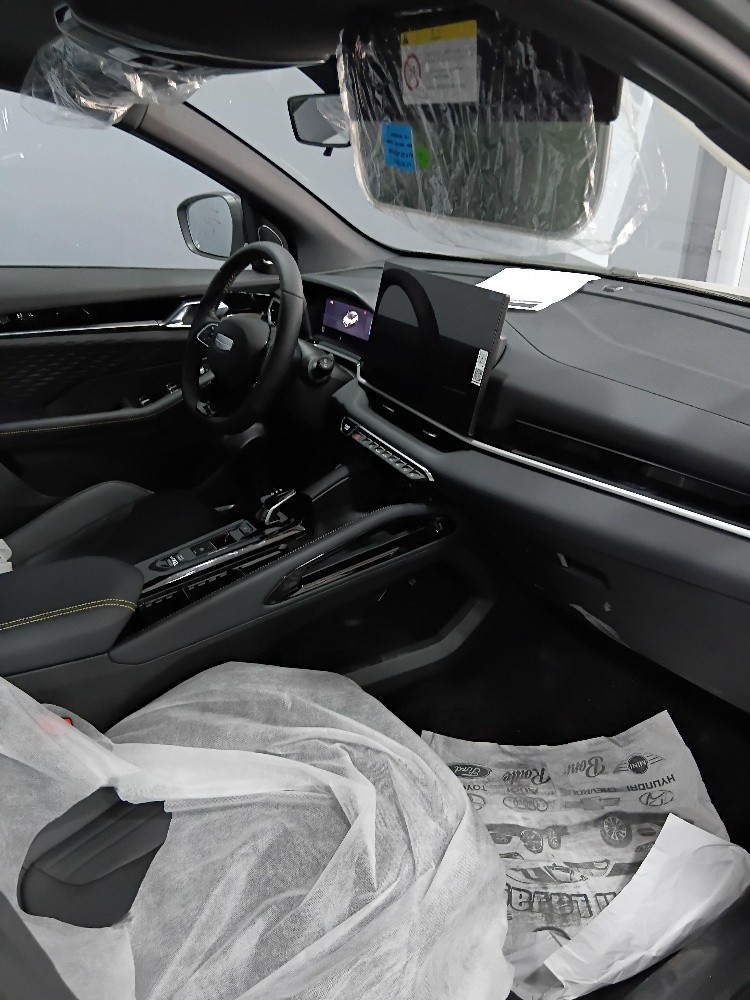 geely coolray - 4