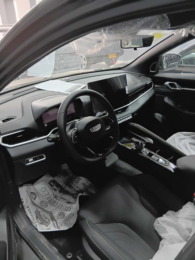 geely coolray - 3
