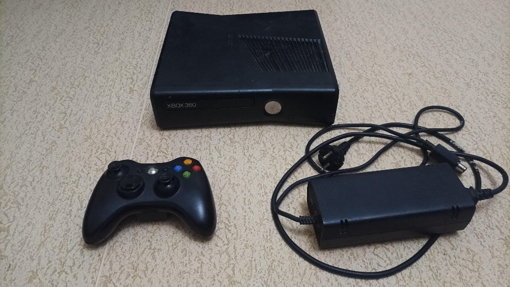Xbox 360 slim - 1
