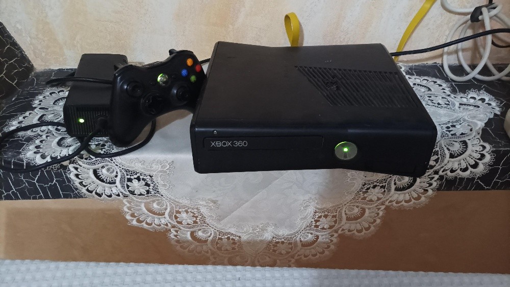 Xbox 360 slim - 2