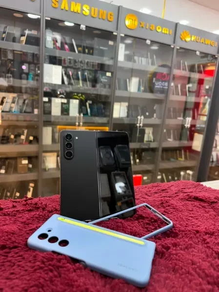 Samsung Galaxy Z Fold5 - 1