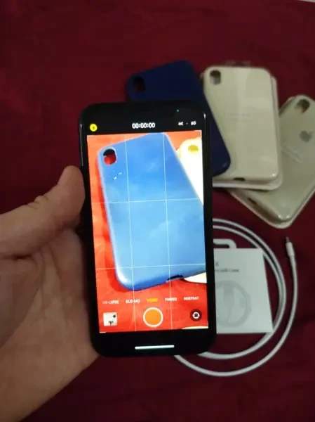iPhone XR - 1
